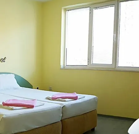 Slavi 招待所 2*